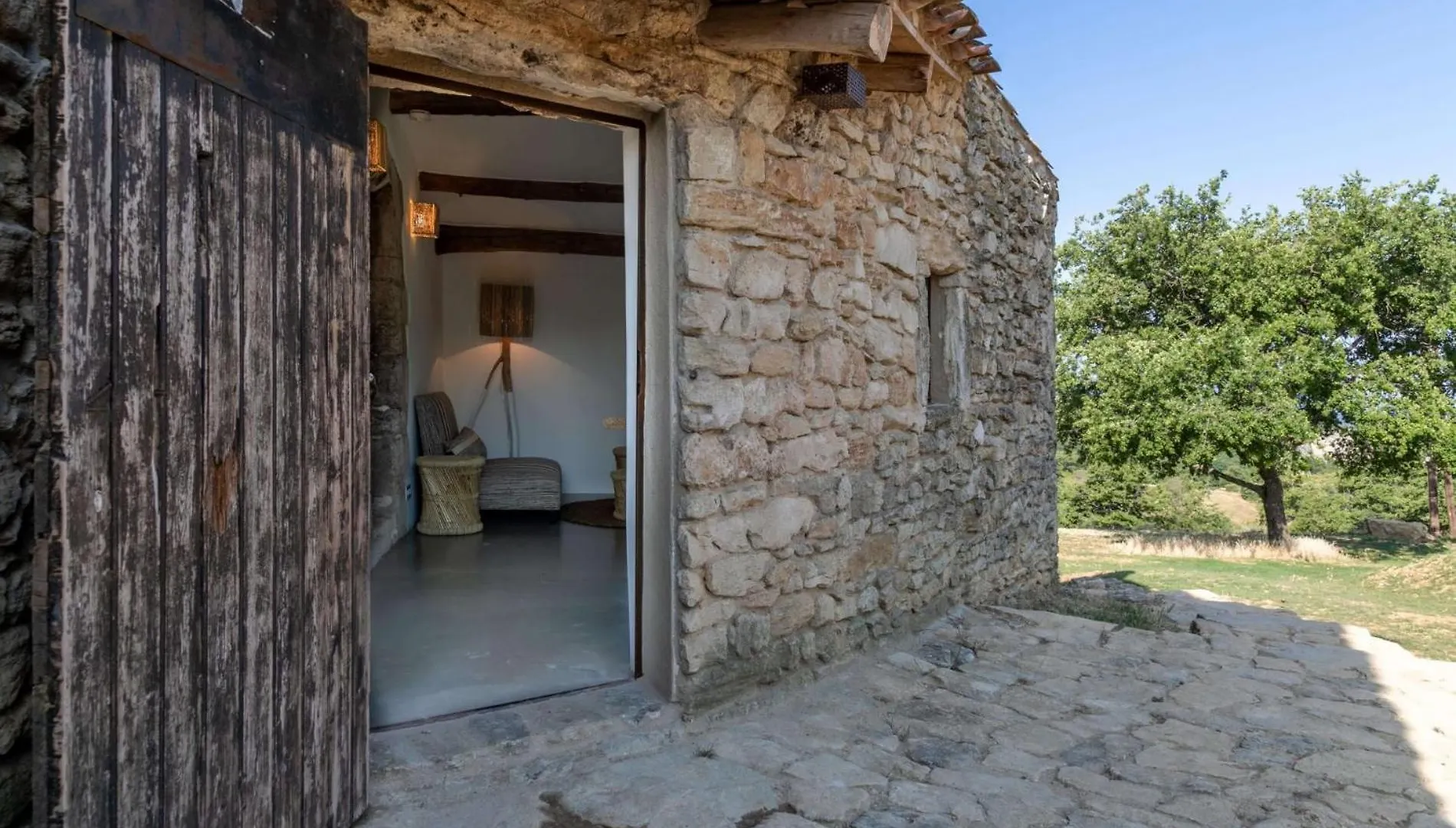Le Domaine Du Castellas Sivergues Guest house